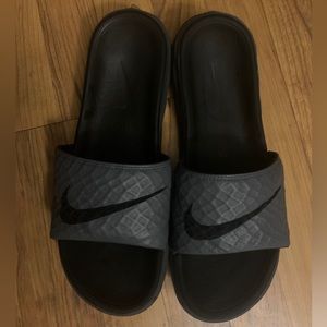Mens Nike solarsoft slides sandals size 11